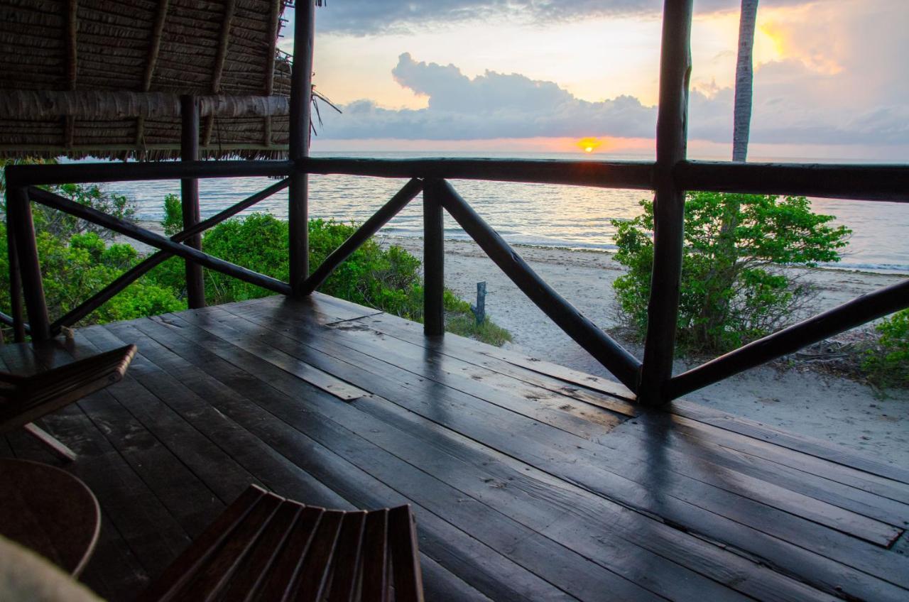 Simply Saadani Camp, A Tent With A View Safaris Mkwaja Екстер'єр фото